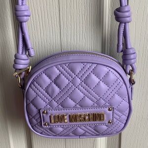 LOVE MOSCHINO Small Oval-Shaped Quilted Bag